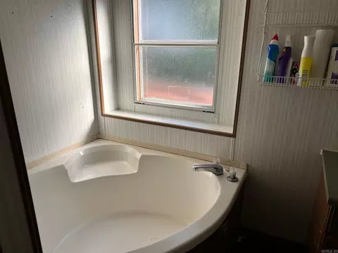 295 Rogers, Romance, AR 72136 photo 10