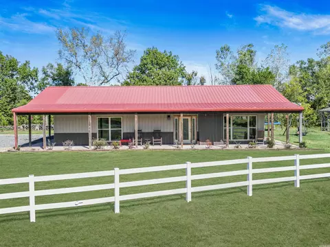 8 Bunker Hill Dr, Houston, AR 72070
