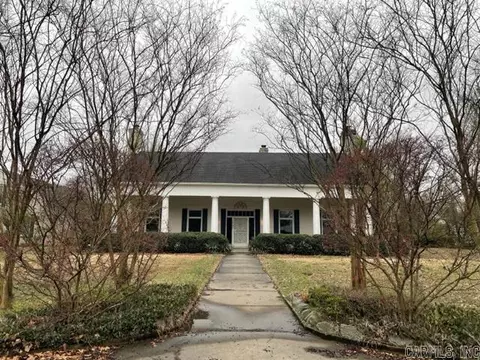 1307 W 22nd St, Stuttgart, AR 72160