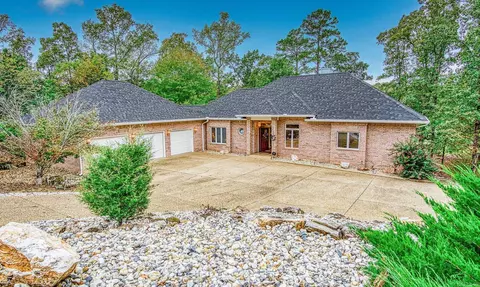 17 Temerario Pl, Hot Springs Village, AR 71909
