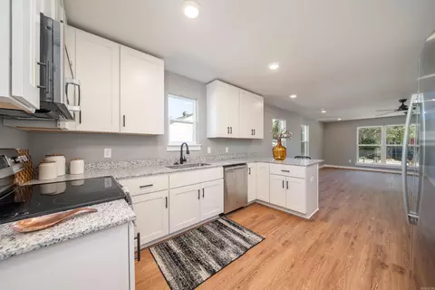 813 S Main St, Benton, AR 72015 photo 10