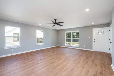 813 S Main St, Benton, AR 72015 photo 8
