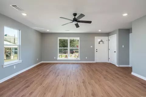 813 S Main St, Benton, AR 72015 photo 13