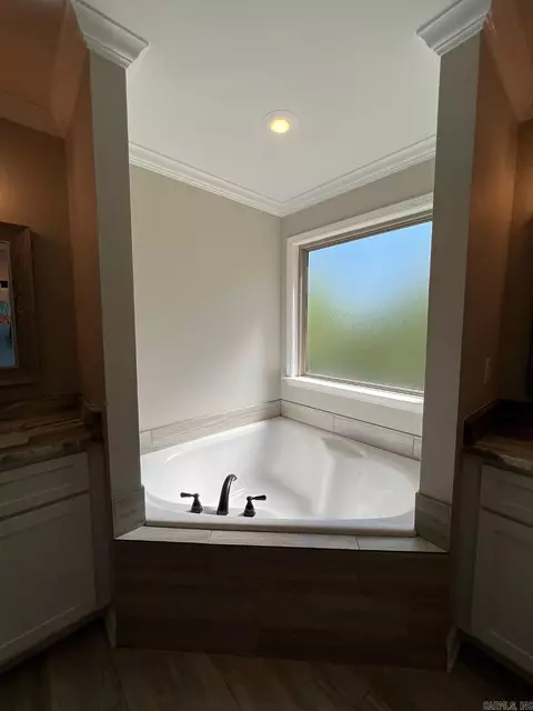 Bath - 665 Lucy Ln, Alexander, AR 72002 photo 2 of 5