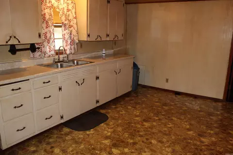 Kitchen - 2743 Highway 88 E, Mena, AR 71953 photo 2 of 2