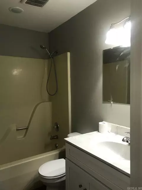 810 E Oak Ave, Jonesboro, AR 72401 photo 3