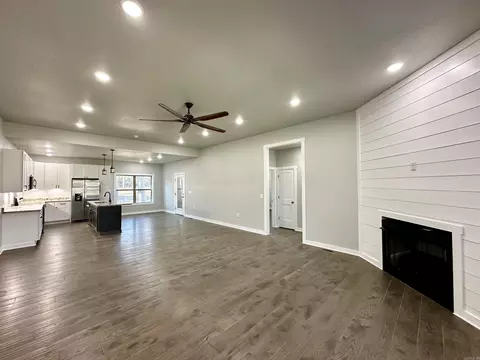 485 E Olive St, Melbourne, AR 72556 photo 3