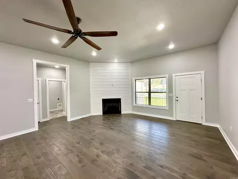 485 E Olive St, Melbourne, AR 72556 photo 4