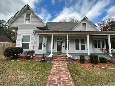 624 Pine Bluff St, Malvern, AR 72104 photo 1