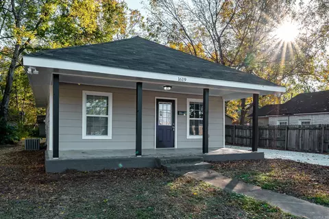 1619 Scott, Conway, AR 72032 photo 2
