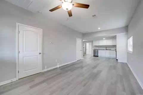 1619 Scott, Conway, AR 72032 photo 4