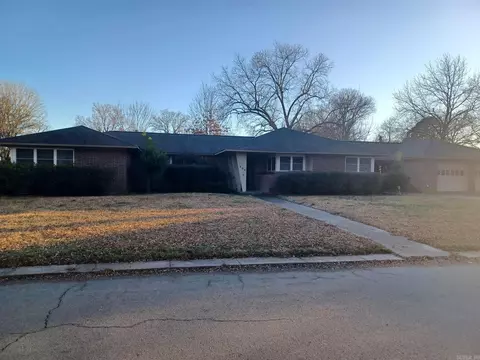 Exterior - 204 E 11th, Stuttgart, AR 72160 photo 1 of 2