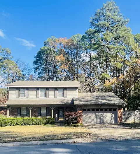9915 Grapevine Dr, Little Rock, AR 72210