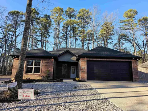 28 Sacedon Ln, Hot Springs Village, AR 71909