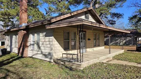 713 E Pine St, Gurdon, AR 71743 photo 2
