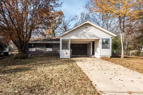 220 Poinsetta Dr, Little Rock, AR 72205