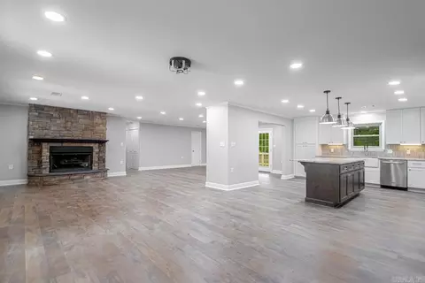 1802 Pinecroft St, Benton, AR 72019 photo 4