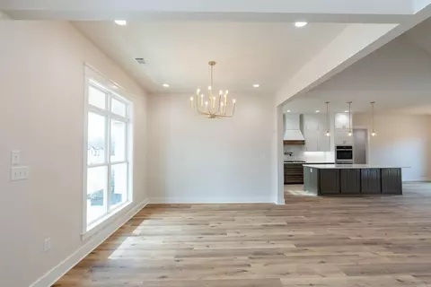 Dining - 46 Mckaskle Cv, Greenbrier, AR 72058 photo 2 of 3