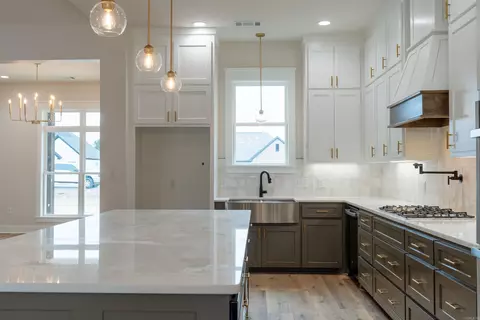 Kitchen - 46 Mckaskle Cv, Greenbrier, AR 72058 photo 3 of 7