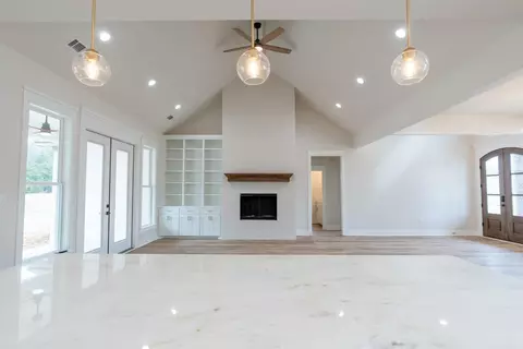Living - 46 Mckaskle Cv, Greenbrier, AR 72058 photo 5 of 5