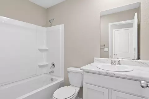 Bath - 4503 Olympic Dr, Benton, AR 72019 photo 4 of 4