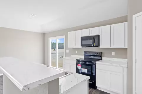 Kitchen - 4503 Olympic Dr, Benton, AR 72019 photo 4 of 5