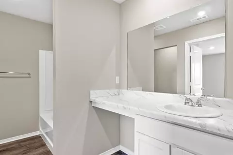 Bath - 4503 Olympic Dr, Benton, AR 72019 photo 3 of 4
