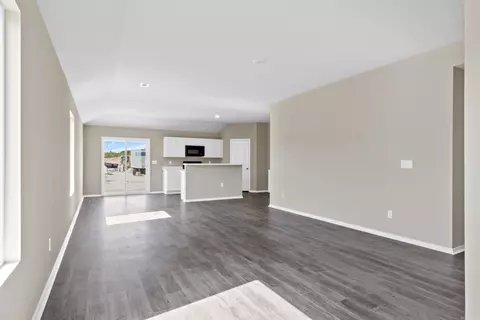 Living - 4503 Olympic Dr, Benton, AR 72019 photo 2 of 5