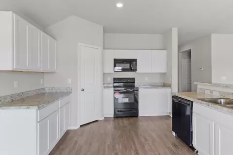 Kitchen - 4519 Olympic Dr, Benton, AR 72019 photo 2 of 4