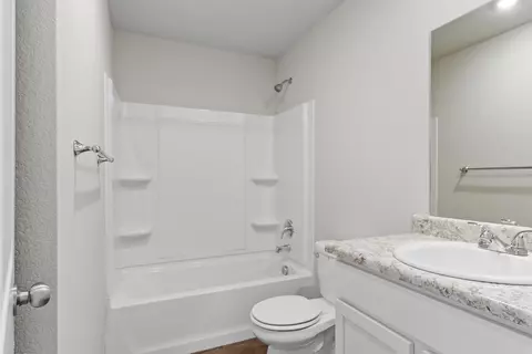 Bath - 4519 Olympic Dr, Benton, AR 72019 photo 1 of 3