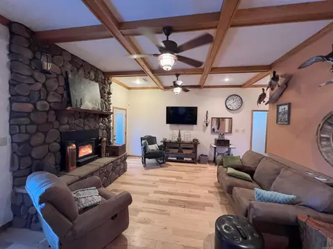 Living - 7416 Camden Cutoff Rd, Pine Bluff, AR 71603 photo 3 of 3