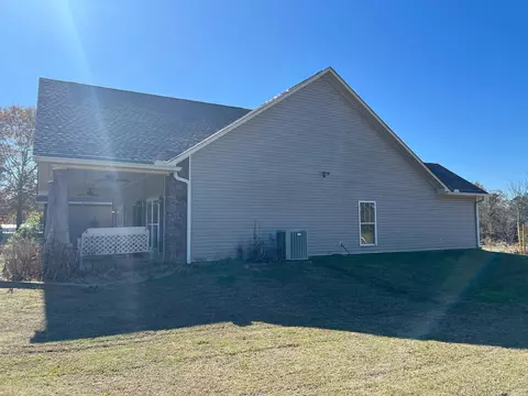 Exterior - 7416 Camden Cutoff Rd, Pine Bluff, AR 71603 photo 3 of 7