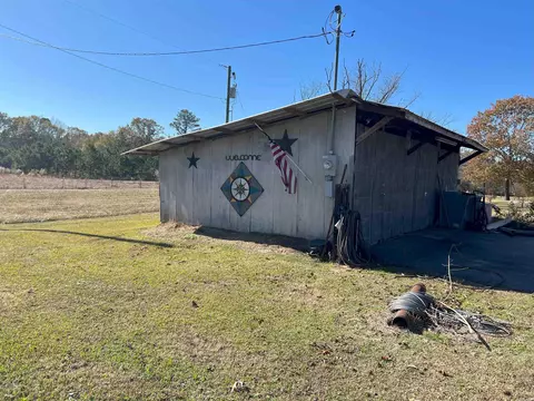 Exterior - 7416 Camden Cutoff Rd, Pine Bluff, AR 71603 photo 5 of 7