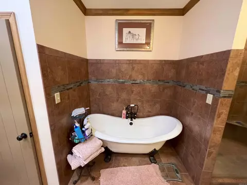 Bath - 7416 Camden Cutoff Rd, Pine Bluff, AR 71603 photo 1 of 3