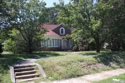 235 Linden Cir, Pine Bluff, AR 71603 photo 2