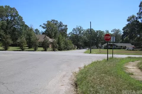 235 Linden Cir, Pine Bluff, AR 71603 photo 3