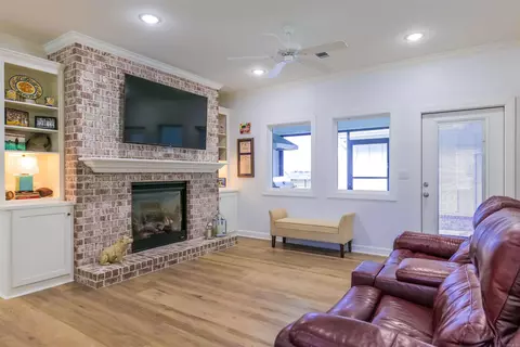 Living - 119 Williamsburg Rd, Walnut Ridge, AR 72476 photo 9 of 10