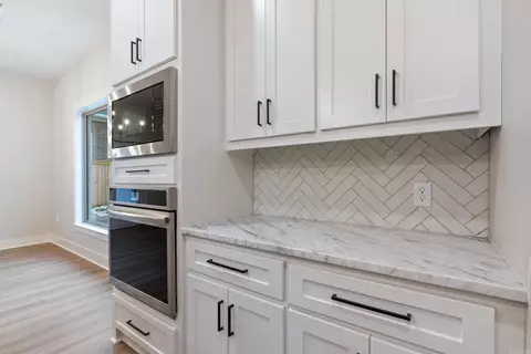Kitchen - 1865 Iris Cv, Conway, AR 72034 photo 7 of 7