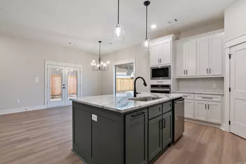 Kitchen - 1865 Iris Cv, Conway, AR 72034 photo 4 of 7