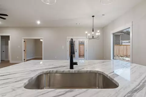 Kitchen - 1865 Iris Cv, Conway, AR 72034 photo 6 of 7
