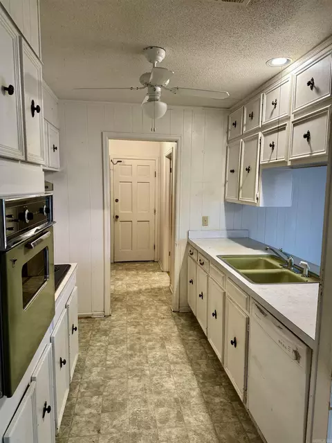 33 Smugglers Ln, Pine Bluff, AR 71603 photo 4