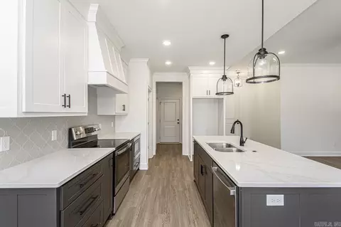 Kitchen - 5027 Springwood Cir, Bryant, AR 72022 photo 4 of 6
