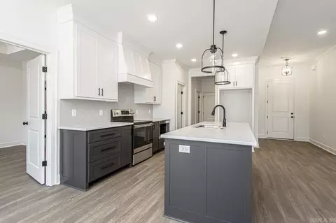 Kitchen - 5027 Springwood Cir, Bryant, AR 72022 photo 3 of 6