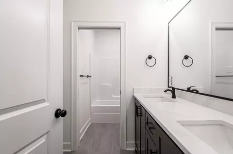 Bath - 5027 Springwood Cir, Bryant, AR 72022 photo 4 of 6
