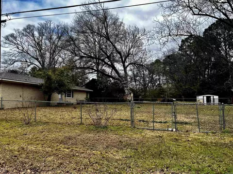 573 Sharp Ave, Camden, AR 71701 photo 3