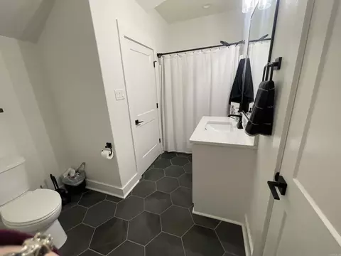 Bath - 868 Belle Grove Loop, Benton, AR 72019 photo 6 of 7