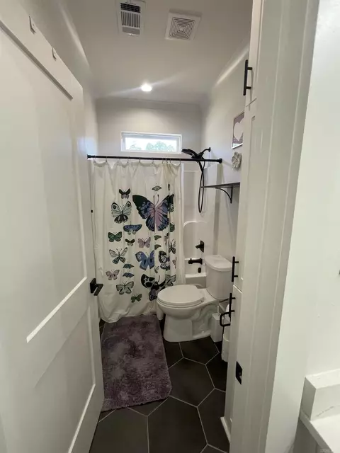 Bath - 868 Belle Grove Loop, Benton, AR 72019 photo 5 of 7