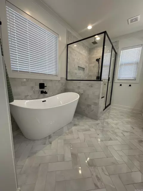 Bath - 868 Belle Grove Loop, Benton, AR 72019 photo 1 of 7