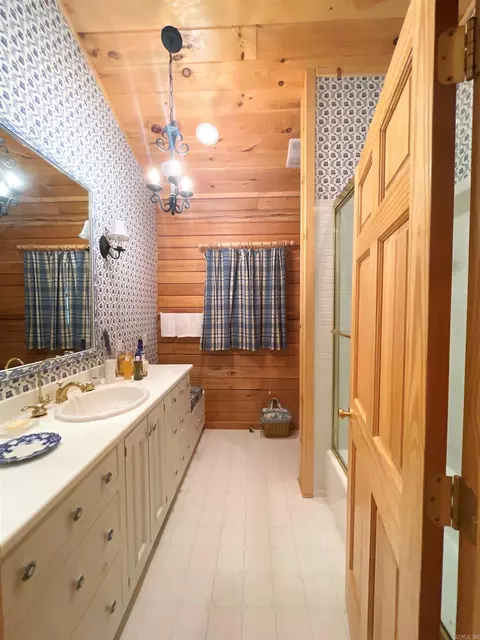 Bath - 319 Salmon Ln, Watson, OK 74963 photo 2 of 3