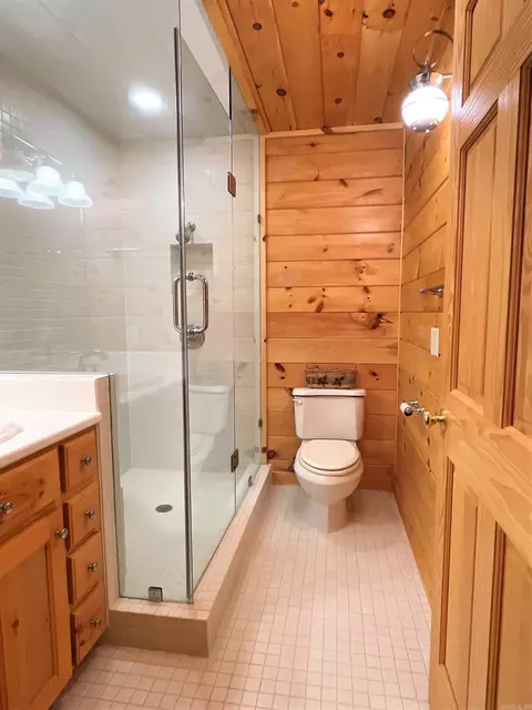 Bath - 319 Salmon Ln, Watson, OK 74963 photo 1 of 3